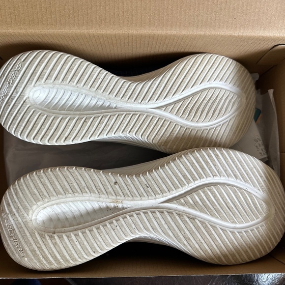 Sketchers hands free slip ins - Picture 4 of 6